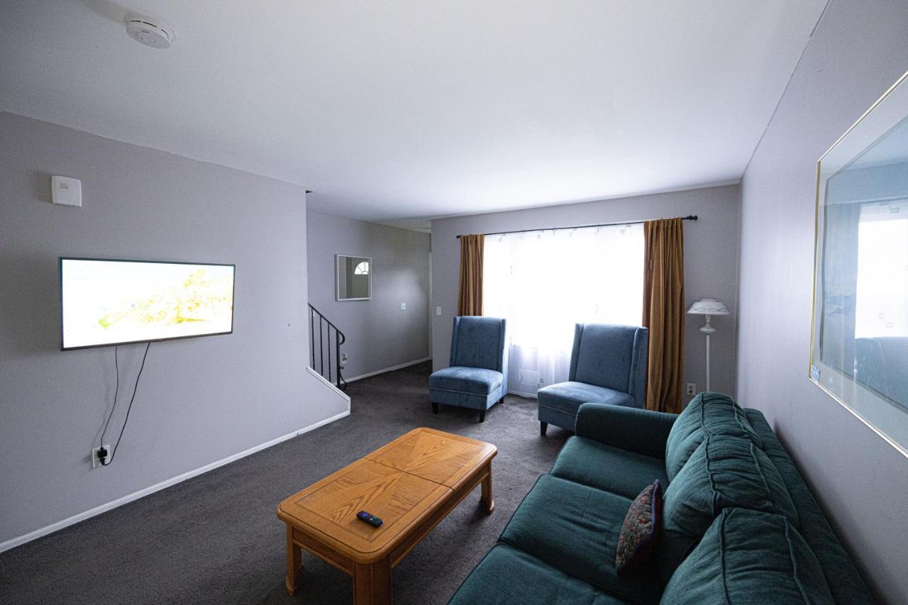 Cheerful Home With Free Parking And Wifi Rochester Exterior photo
