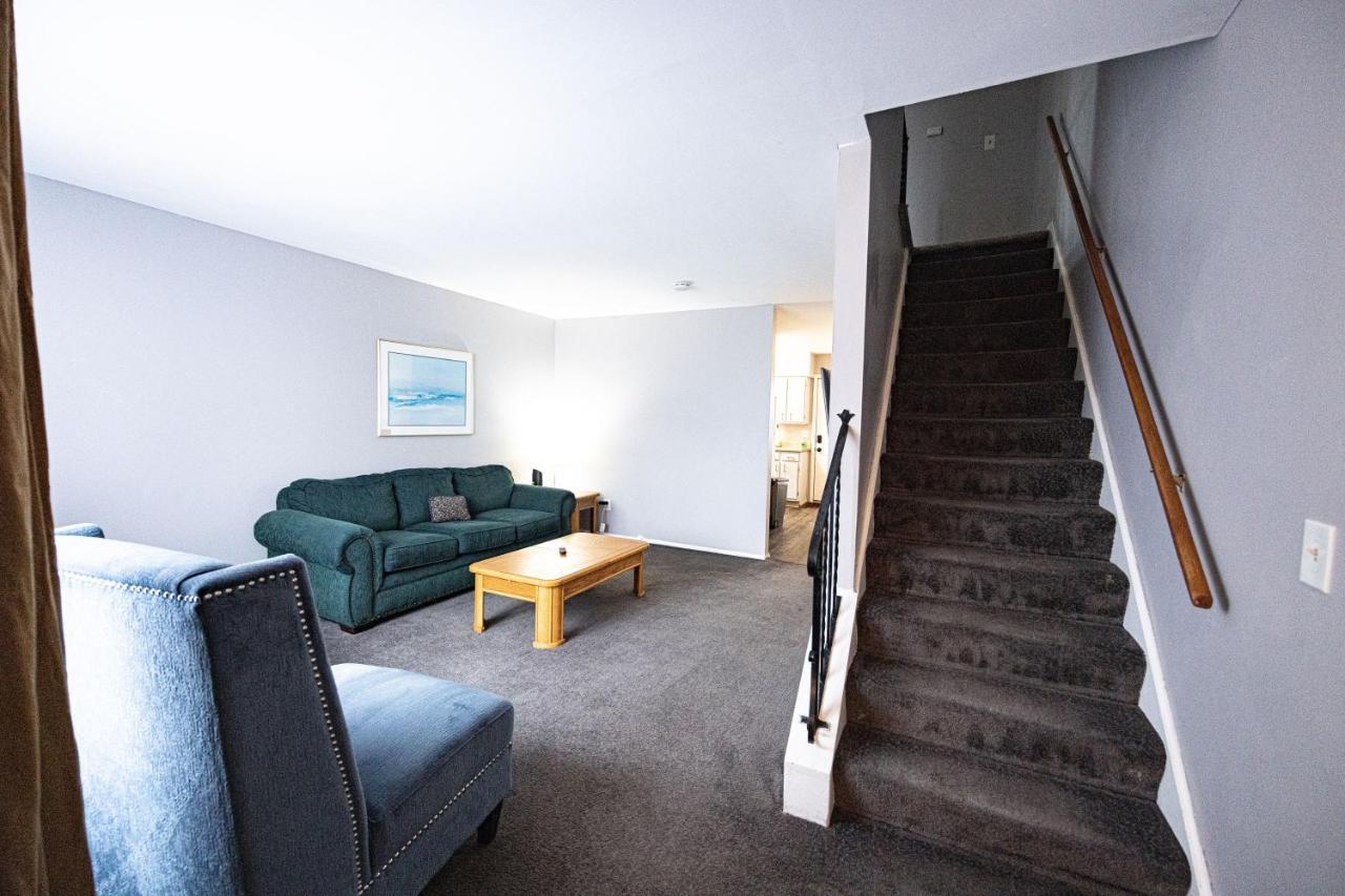 Cheerful Home With Free Parking And Wifi Rochester Exterior photo